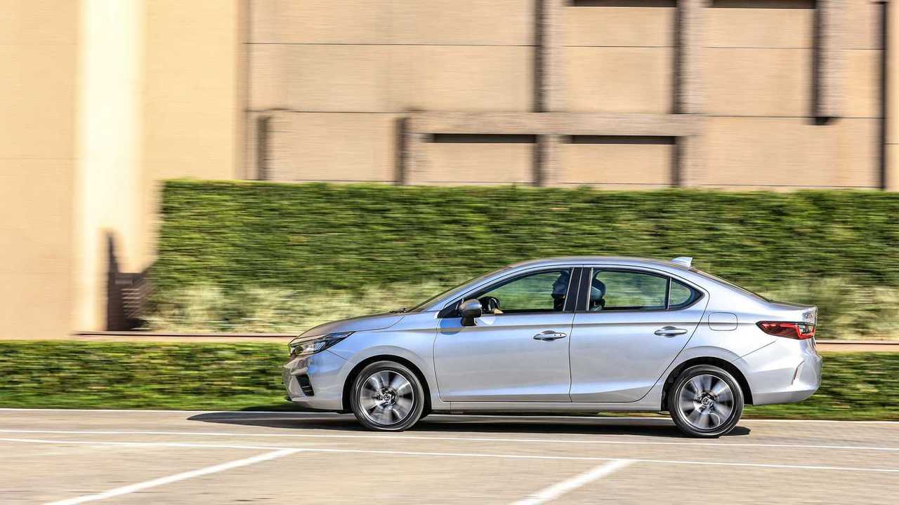 Comparativo: Honda City Touring vs. Nissan Versa Exclusive vs. Toyota Yaris Sedan XLS