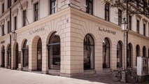 Lucid Studie am  Münchner Odeonsplatz (außen)