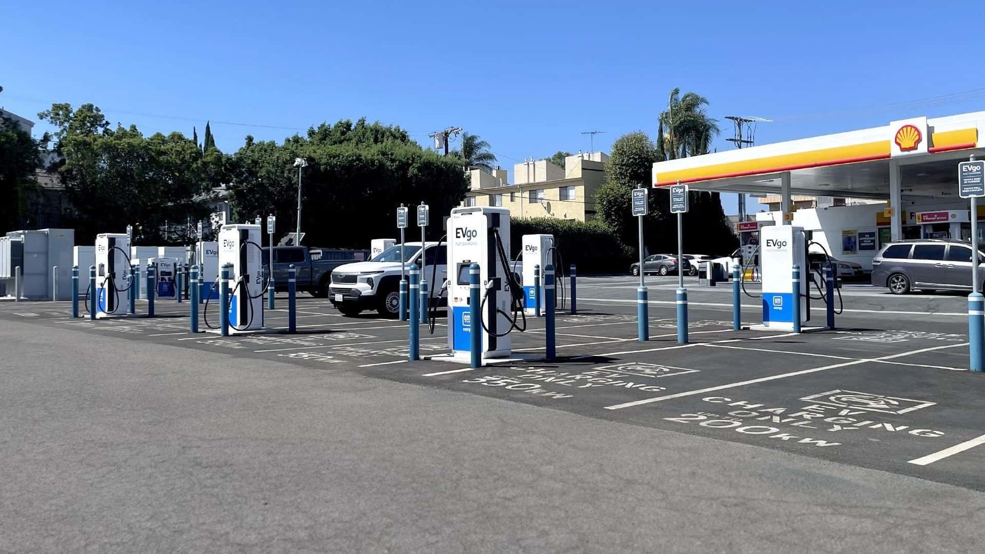 LA’s Largest Non-Tesla EV Charging Station Opens With A Surprise: CHAdeMO Support