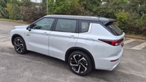 Mitsubishi Outlander Signature PHEV 2027