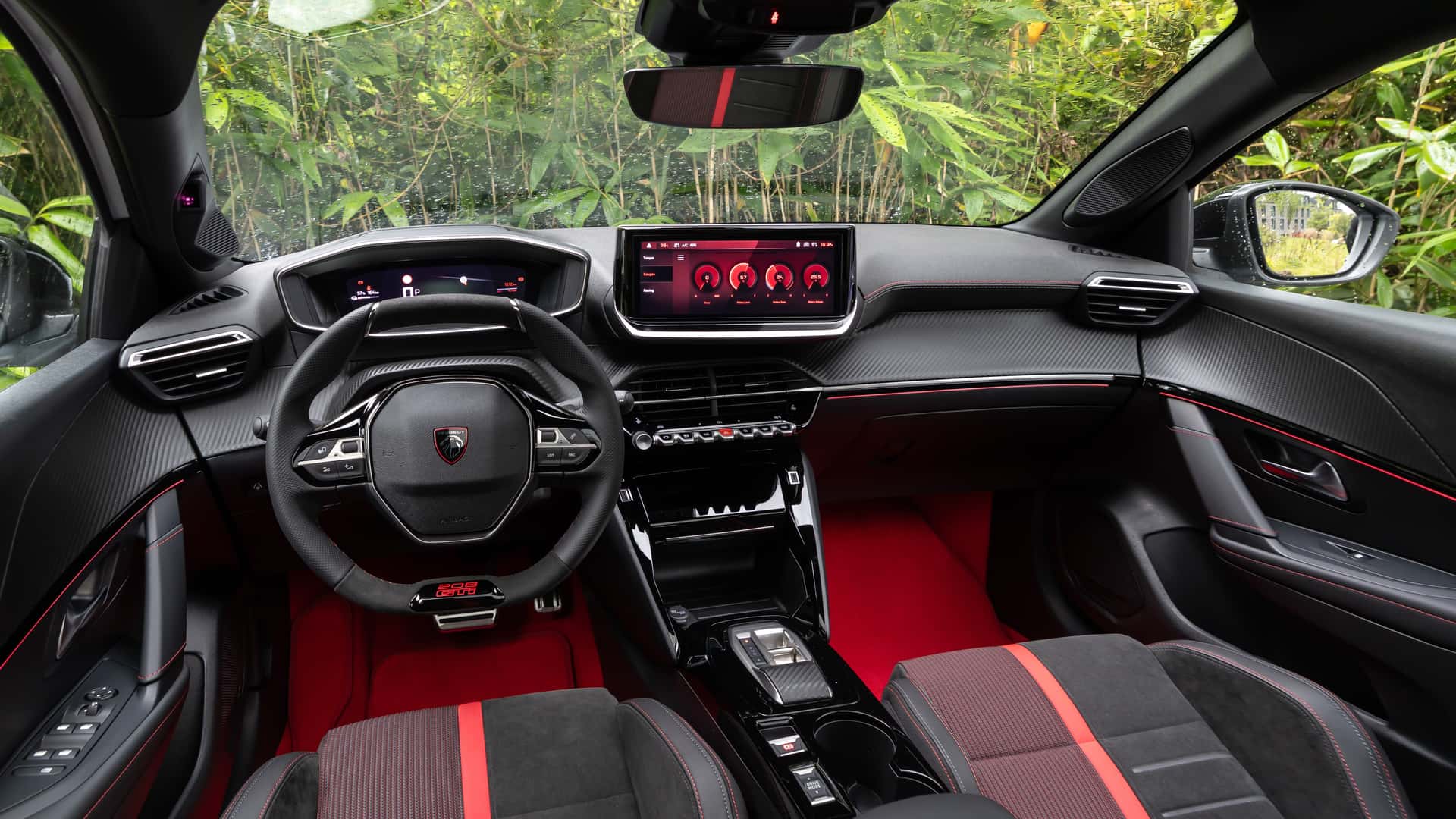 Салон Peugeot e-208 GTi