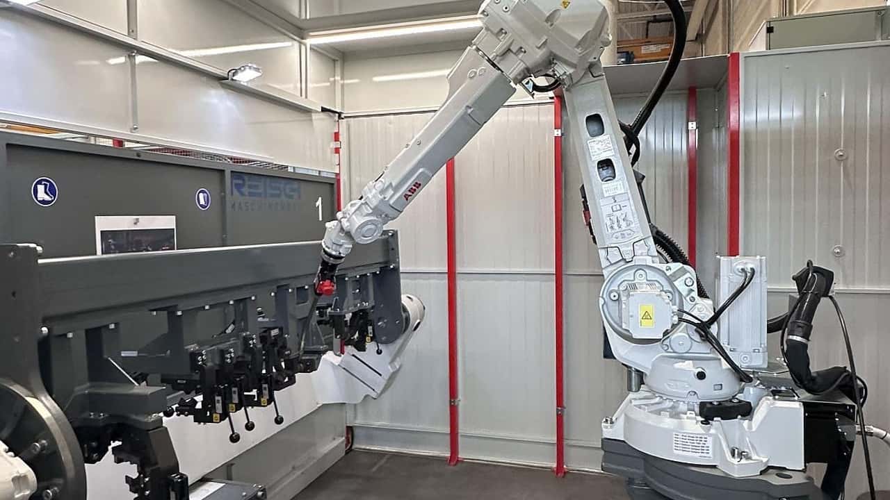 abb-lascia-la-robotica-cosa-rischia-chi-compra-cobot