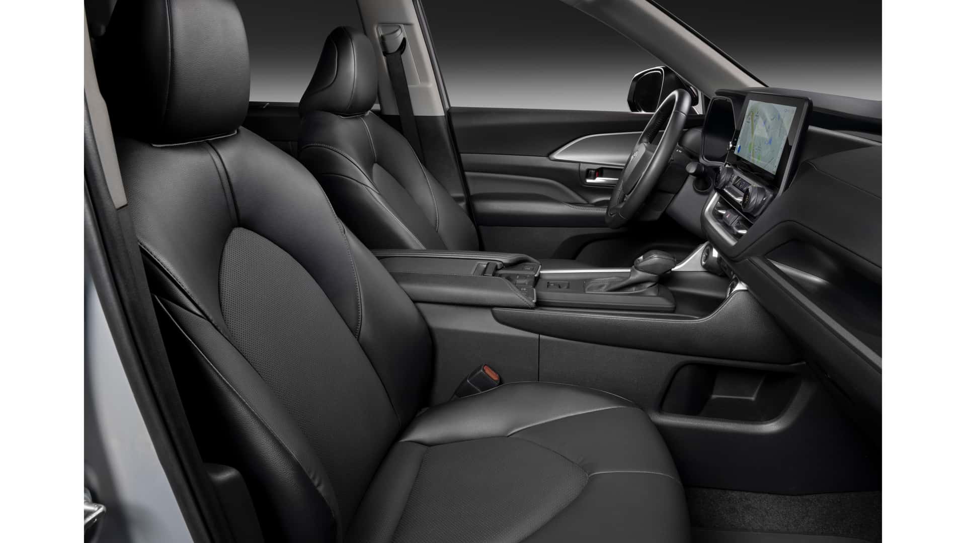 Передние кресла Toyota Grand Highlander Woodland
