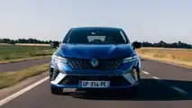 Foto - Renault Clio E-Tech Hybrid (2023), prova su strada