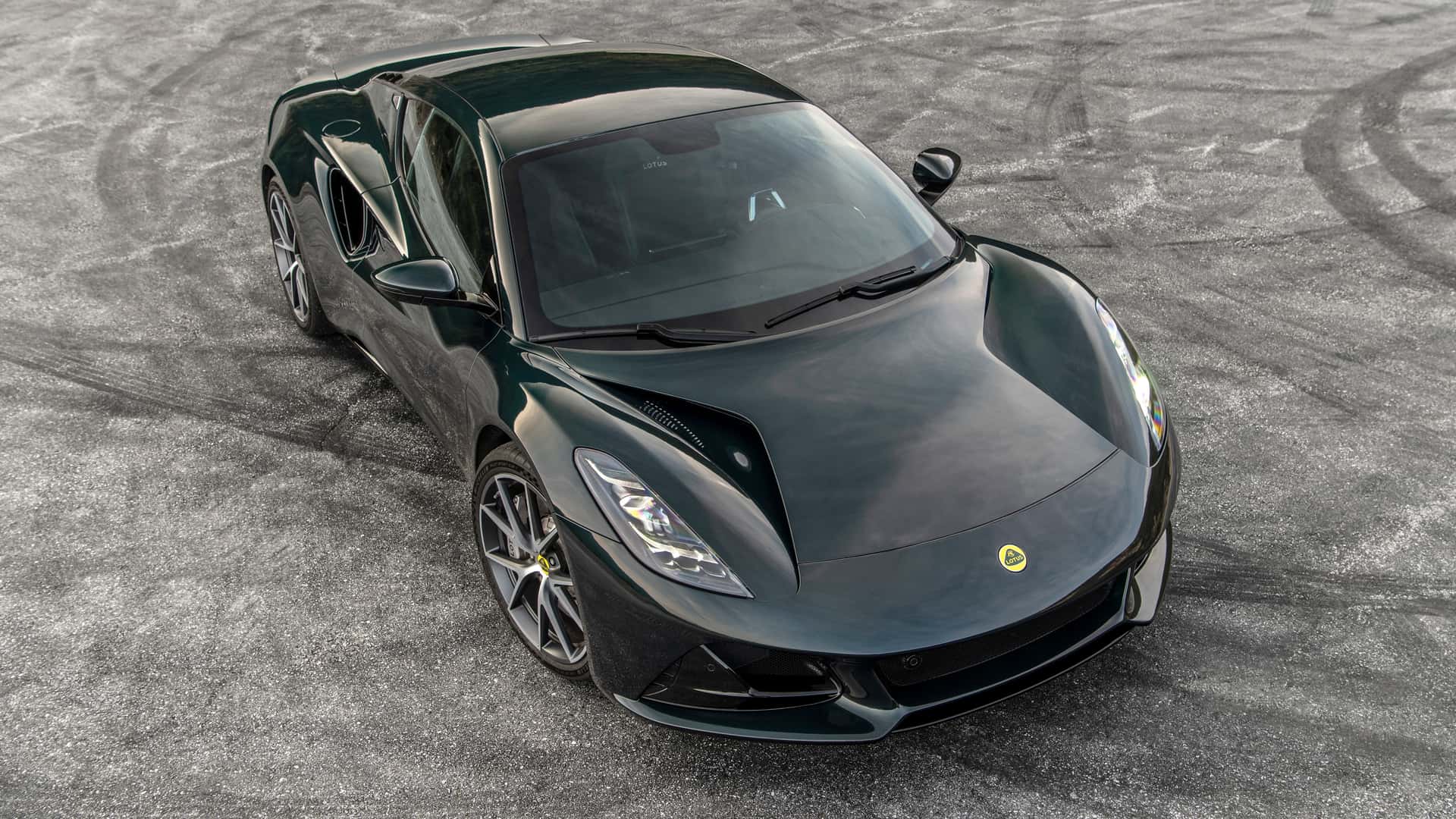 https://cdn.motor1.com/images/mgl/L37RPR/s1/2024-lotus-emira-exterior.jpg