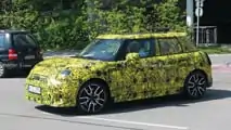 Mini Cooper 5-Türer (2024) als Erlkönig erwischt