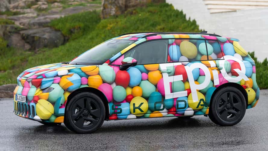 Skoda Epiq: Erste offizielle Bilder in knallbunter Tarnung