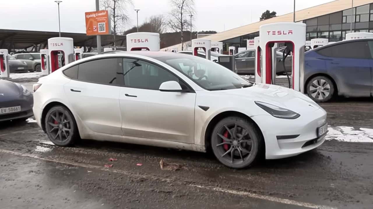 The Battery In This 2019 Model 3 Looks Heavily Degraded. But It's Not That Simple