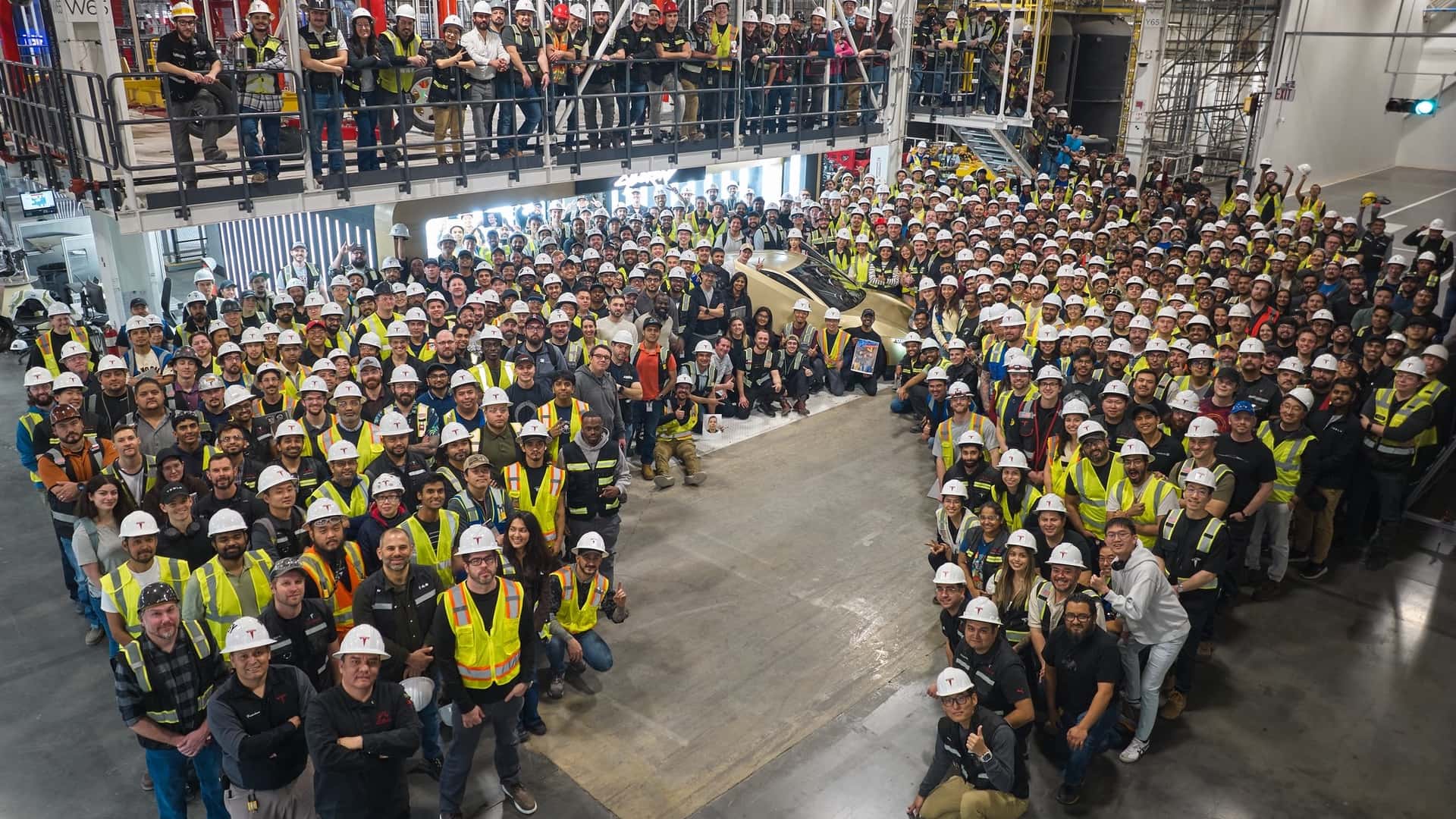 Tesla Inicia la Producción del Cybercab: El Desafío de la Movilidad Autónoma Autónoma