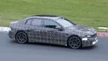 BMW i3 Limousine (2026) als Erlkönig vom November 2025