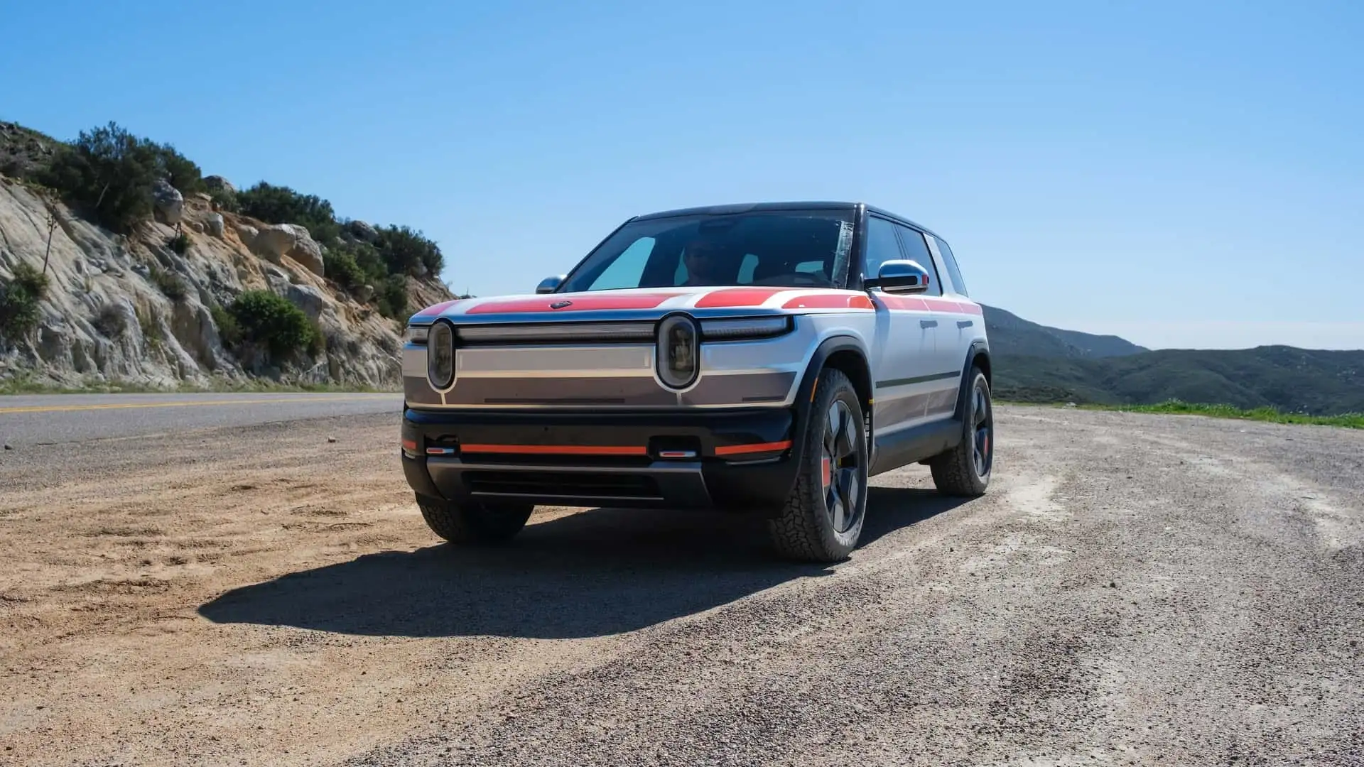 https://cdn.motor1.com/images/mgl/L3MpgM/s1/2026-rivian-r2-prototype-drive.webp