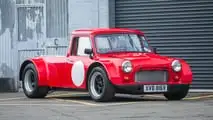 Mini pick-up modificado con Ford V8