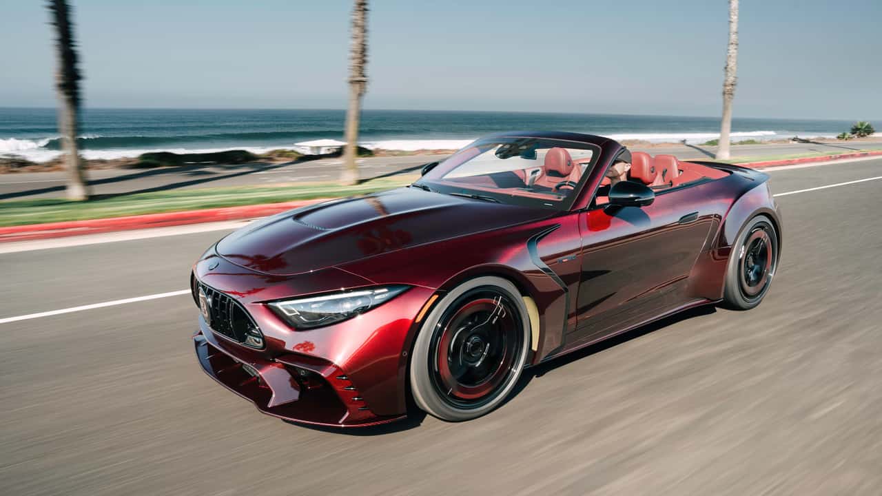 La fibra di carbonio rossa esalta questa Brabus da 1.000 CV