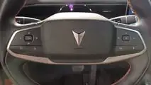 Changan Deepal S07 (2026): volante con diversi comandi, ma senza bilancieri di recupero
