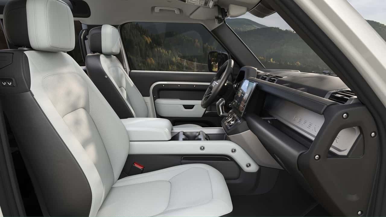 Land Rover Defender, interior y malertero