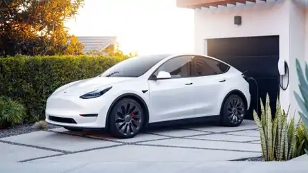 "Хорош спекулировать!" Tesla запрещает китайцам перепродажу машин Модель Tesla и домашняя зарядка