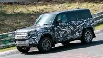 Land Rover Defender SVR Seitenansicht Spion Foto