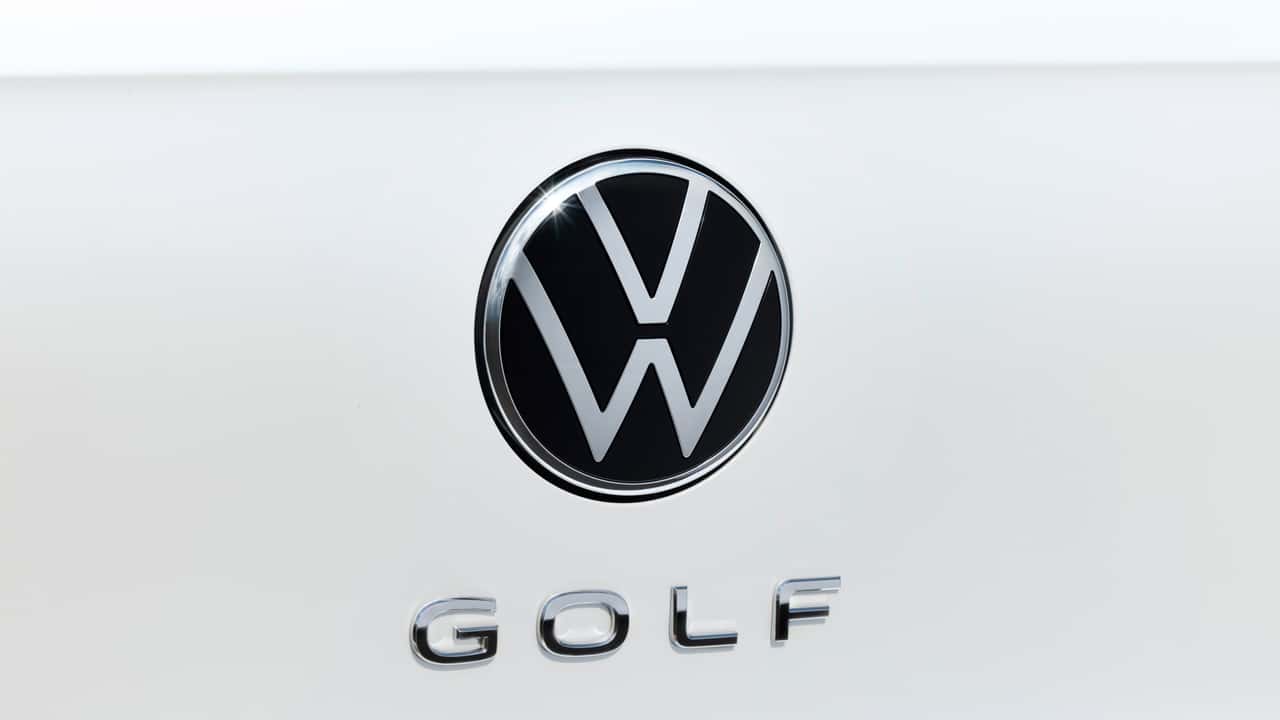 Volkswagen Golf elettrica in ritardo