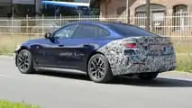 Foto spia del restyling della BMW i4 del 2025