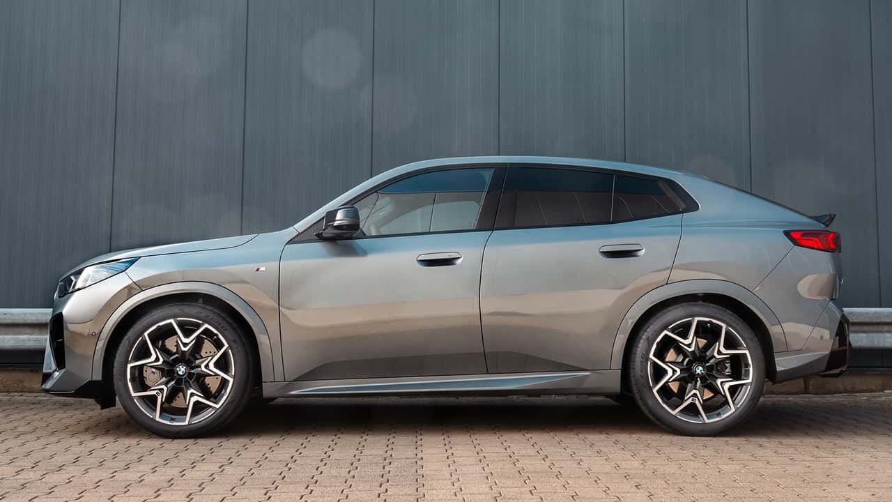 BMW X2 M35i xDrive mit H&R-Tieferlegungsfedern - Seitenansicht
