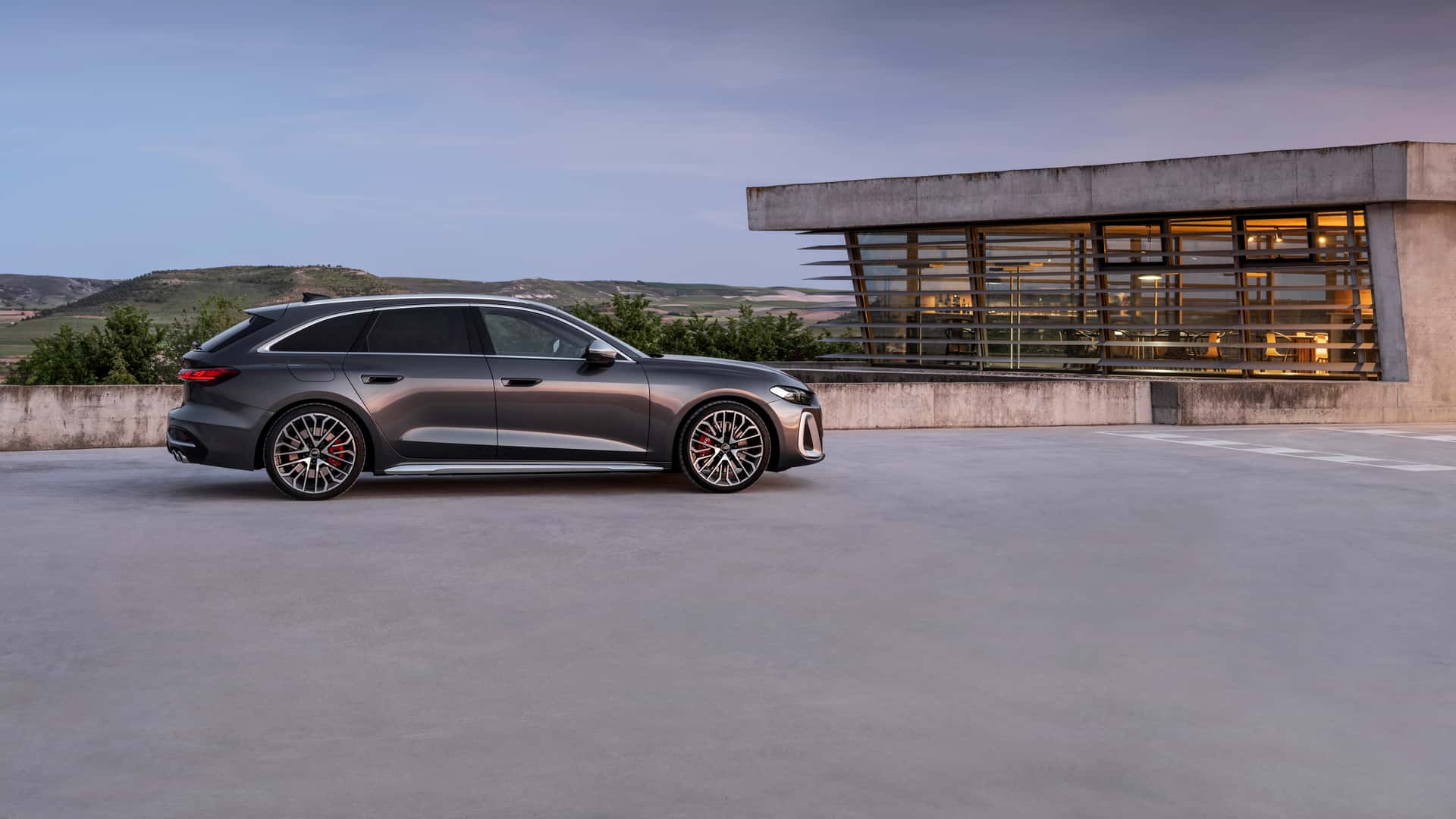https://cdn.motor1.com/images/mgl/L3kq7R/s1/2025-audi-s5-avant.jpg