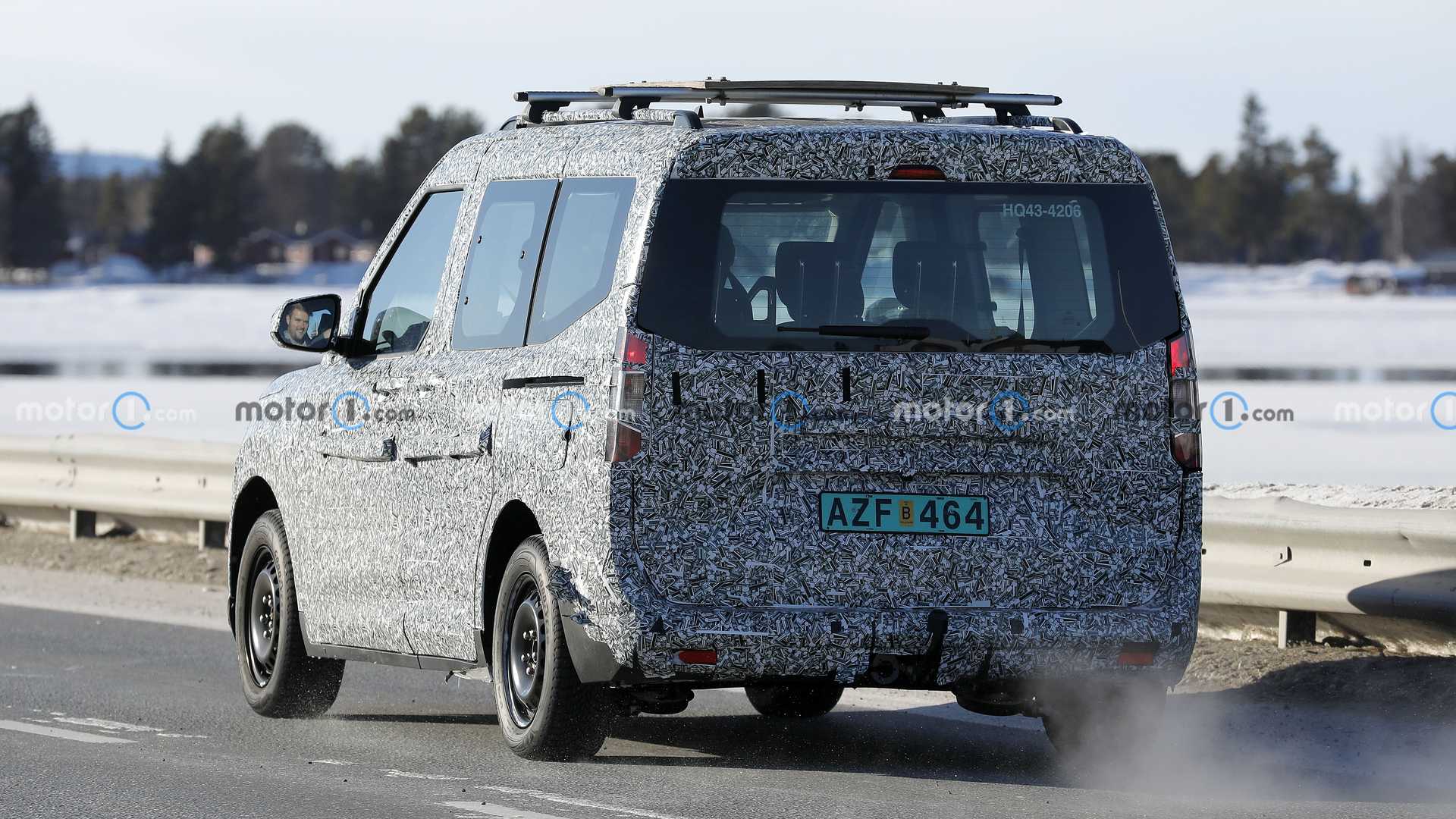 ford-tourneo-courier-spy-photo.jpg