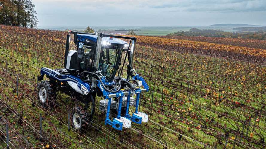 New Holland: trattori scavallanti TE6 per vigneto nel 2023