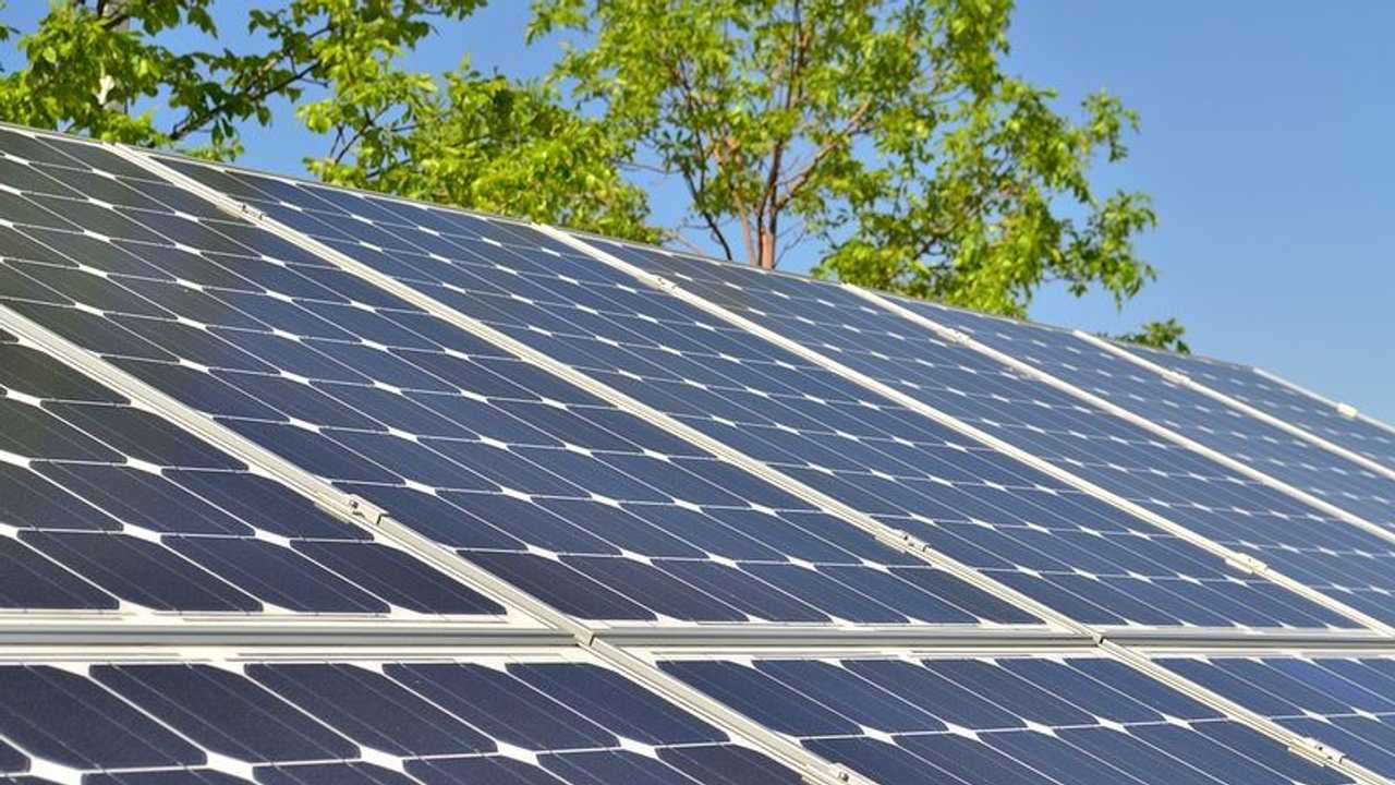 Foto - Fonti di energia rinnovabile (eolico e solare)