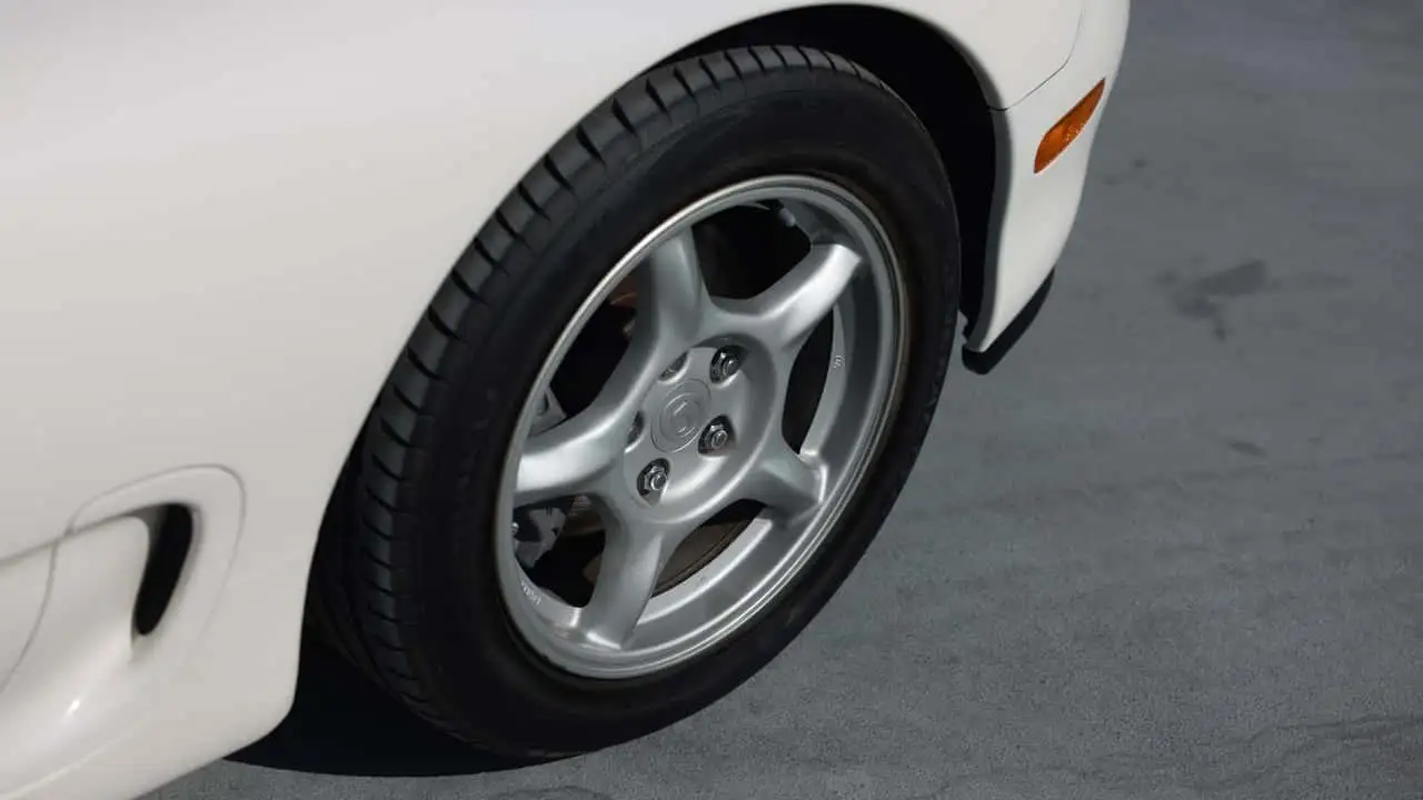 mazda-rx-7-fd-and-ferrari-275-gtb-4-japan-month.webp