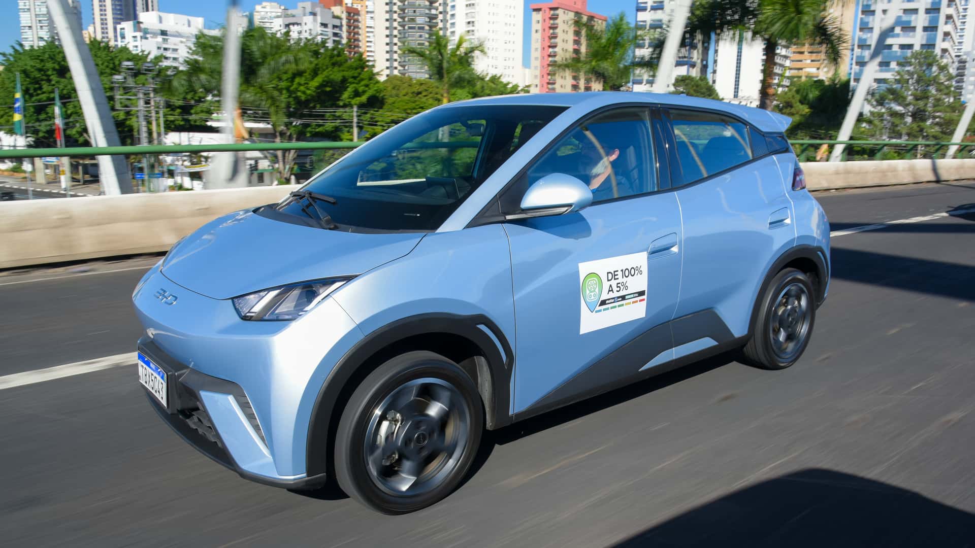BYD Dolphin Mini sobe ao 6º lugar e supera HB20 pela 1ª vez no Brasil