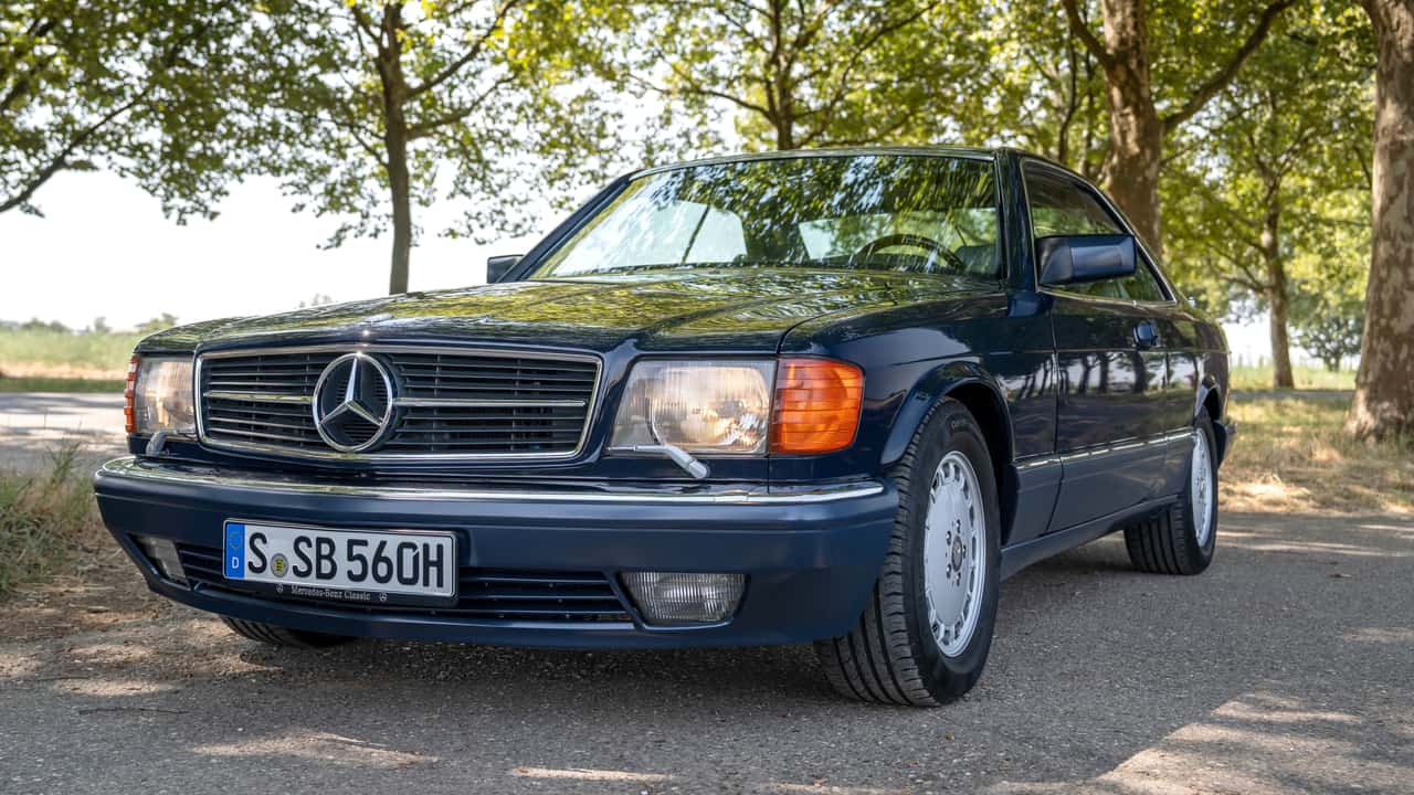 De ruta en el Mercedes-Benz 560 SEC privado de Bruno Sacco