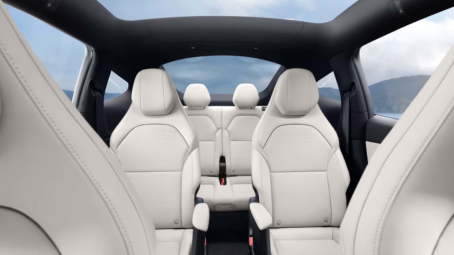 Три ряда сидений Tesla Model Y L