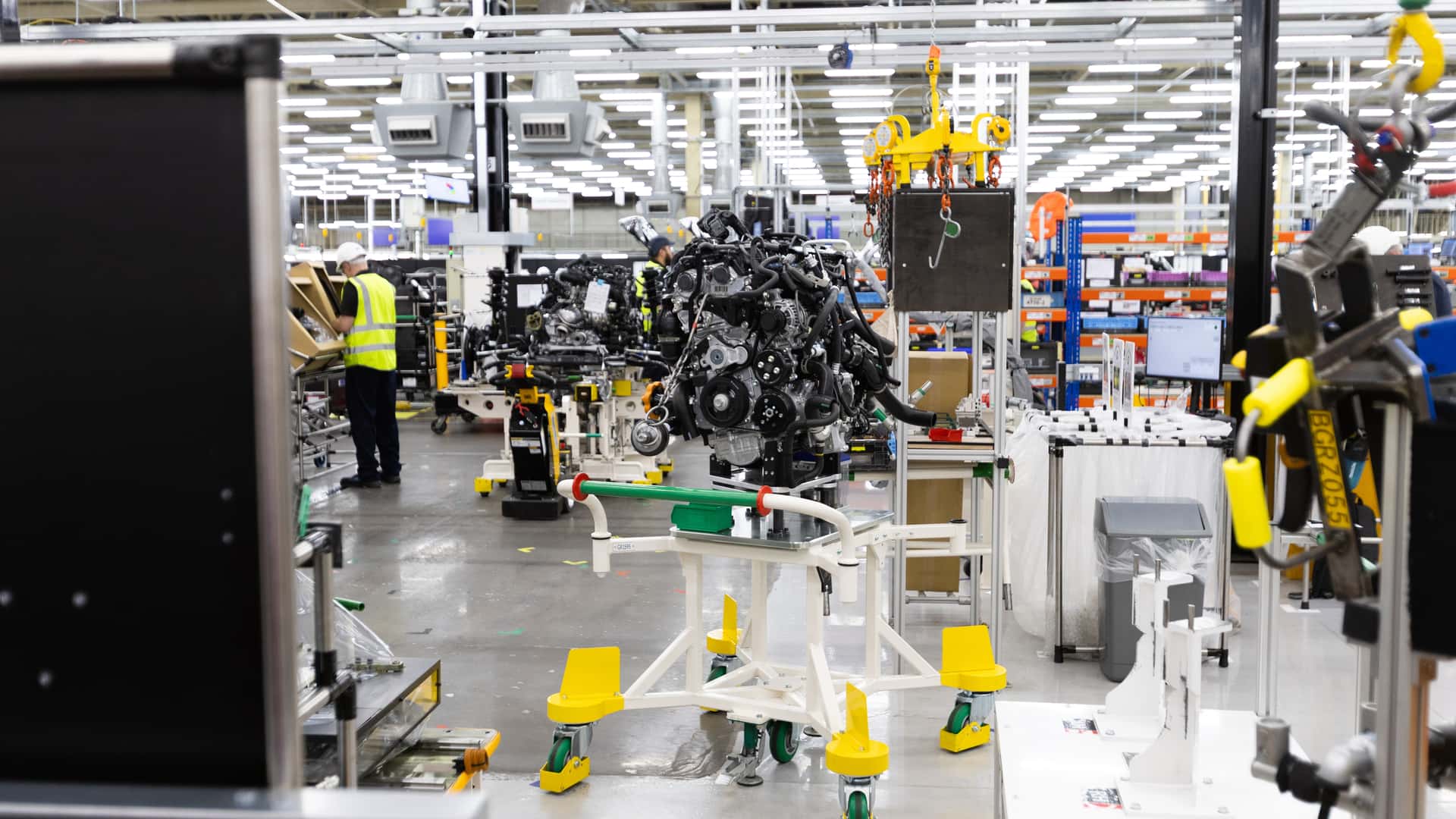 https://cdn.motor1.com/images/mgl/L3yLwN/s1/toyota-uk-production.jpg