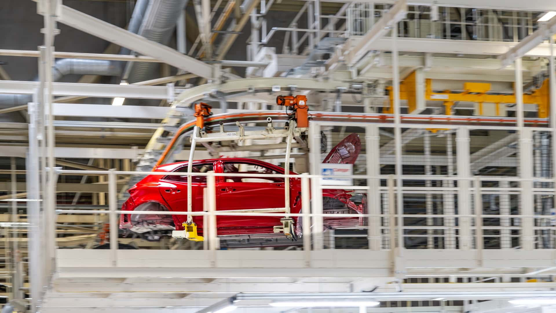 https://cdn.motor1.com/images/mgl/L3yLzj/s1/toyota-gr-corolla-uk-plant-tour.jpg