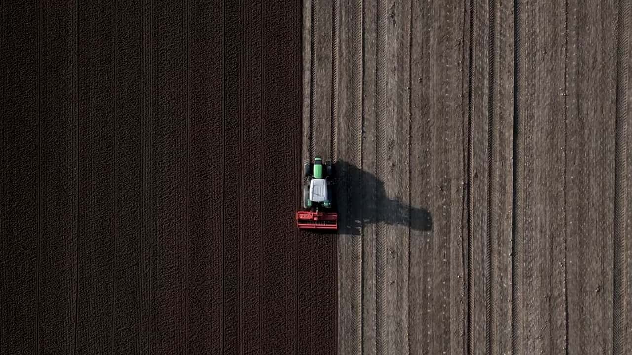 Impatto dell’IMU agricola sul costo dei terreni, differenze tra regimi e criteri per stimare il carico fiscale nei piani di investimento fondiario
