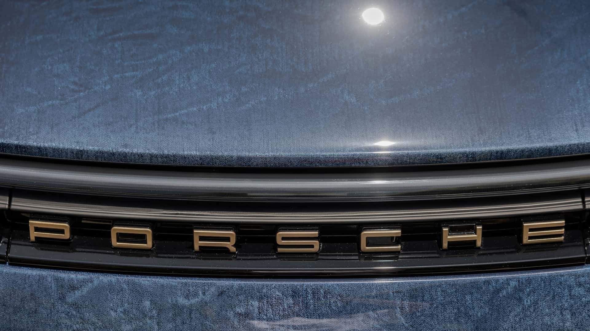 https://cdn.motor1.com/images/mgl/L3ybXj/s1/porsche-and-pixar-toy-story-collaboration.jpg