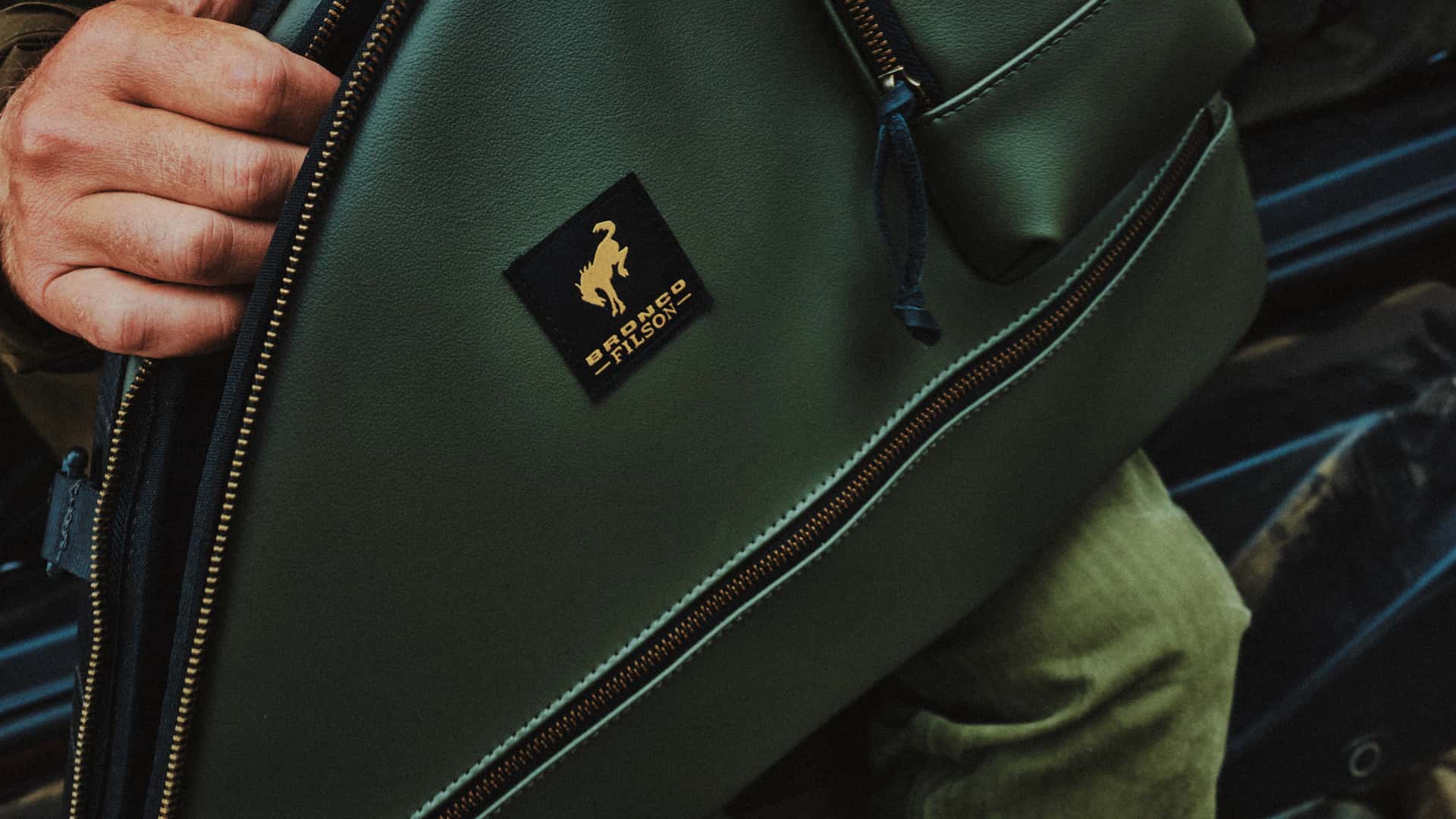 https://cdn.motor1.com/images/mgl/L3yz0j/s1/2027-ford-bronco-filson-first-edition.jpg