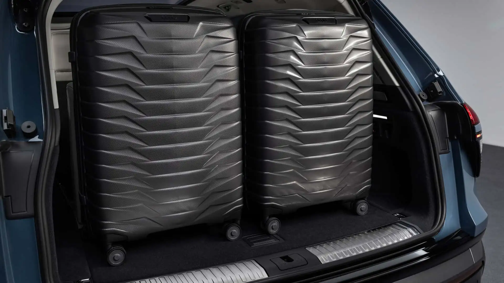 https://cdn.motor1.com/images/mgl/L3yzpW/s1/2027-audi-q7.webp