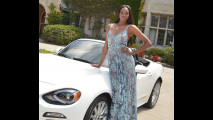 La Playmate 2016 con una Fiat 124 Spider