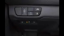 Hyundai Ioniq, pochi optional e tanto di serie