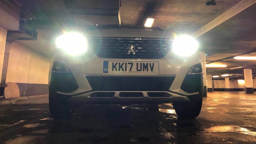 Peugeot 3008 SUV Christmas Shopping