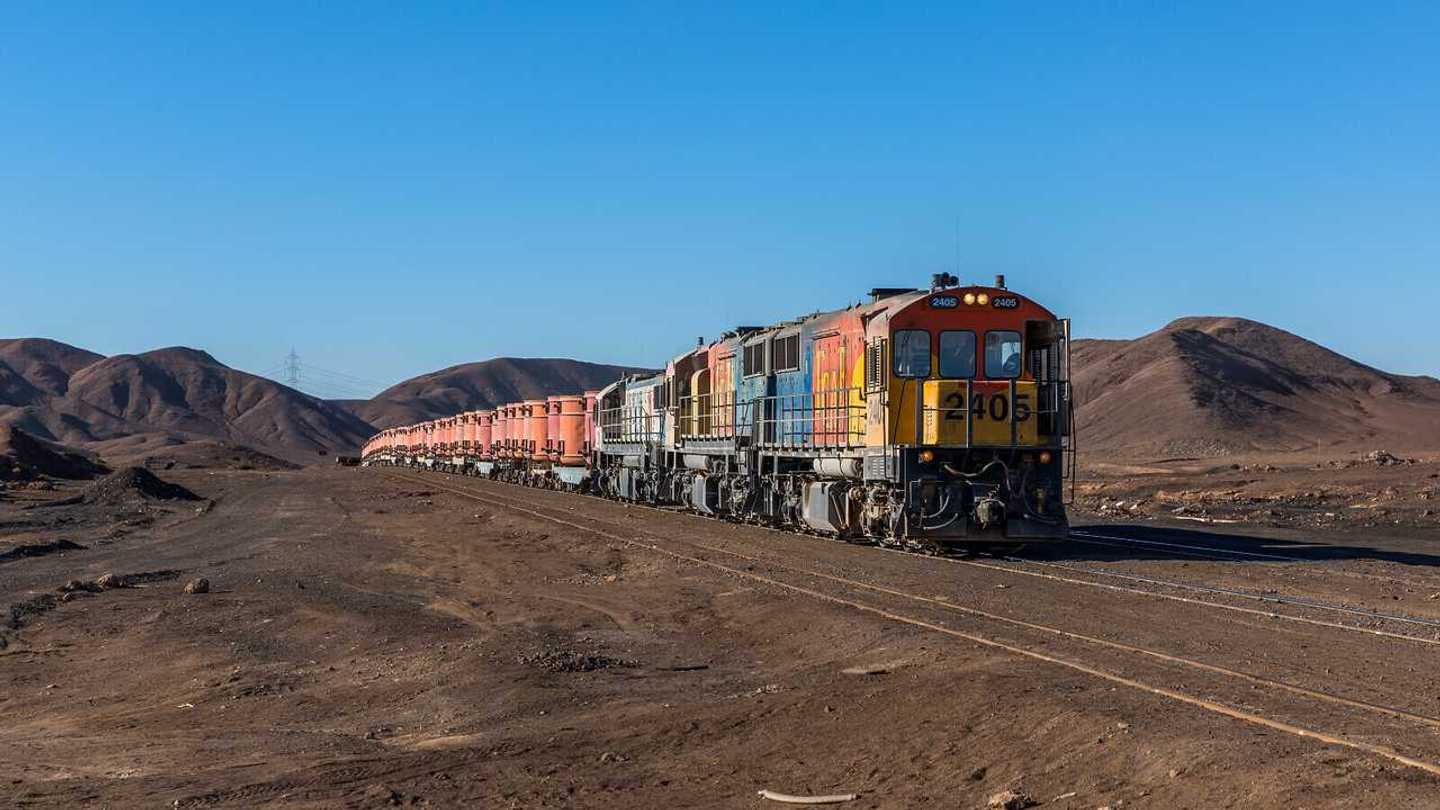Ferrocarril de Antofagasta a Bolivia para contemplar y escuchar
