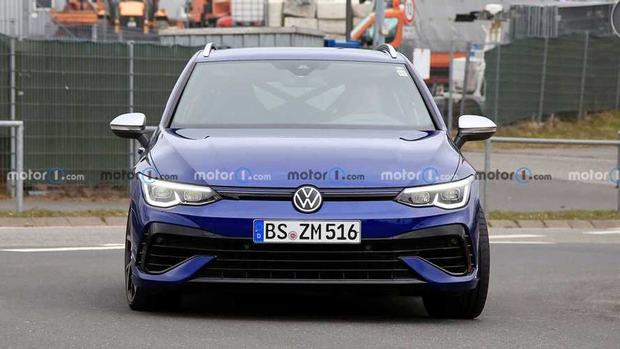 Volkswagen Golf Variant R, le foto spia al Nürburgring