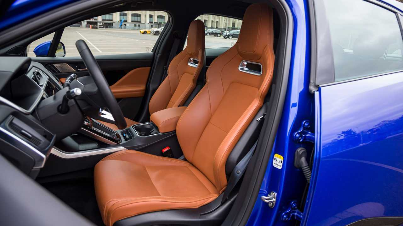 Jaguar I-Pace интерьер