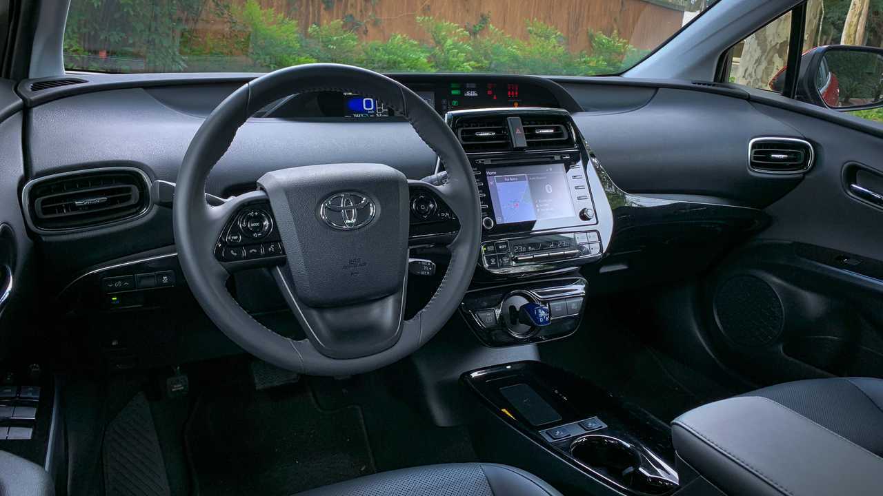 Toyota Corola Hybrid vs. Prius