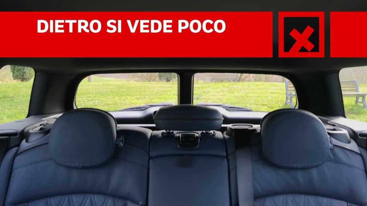 Mini Clubman, dietro si vede poco