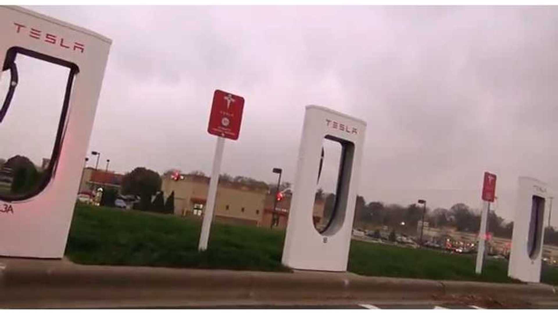 Video How to Supercharge a Tesla Model S