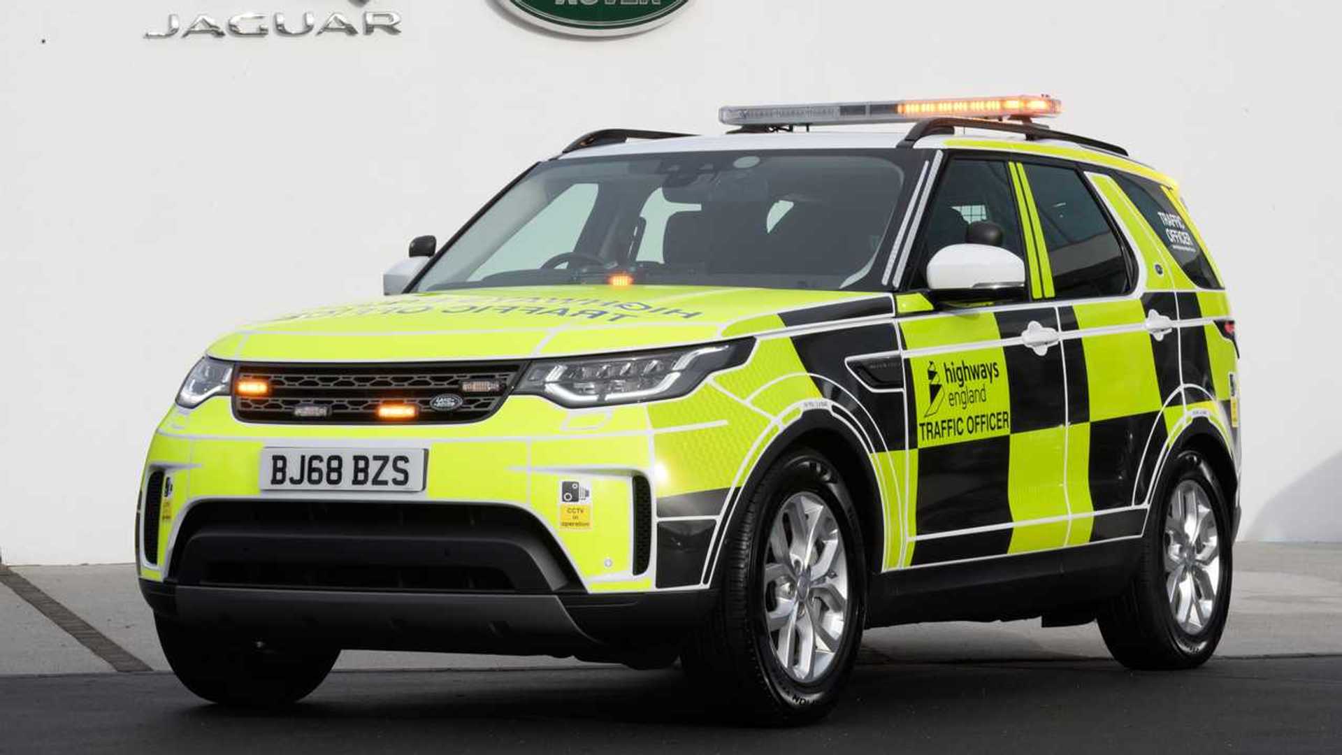 Highways England takes on fleet of 70 Land Rover Discoverys