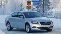2019 Skoda Superb photos espion
