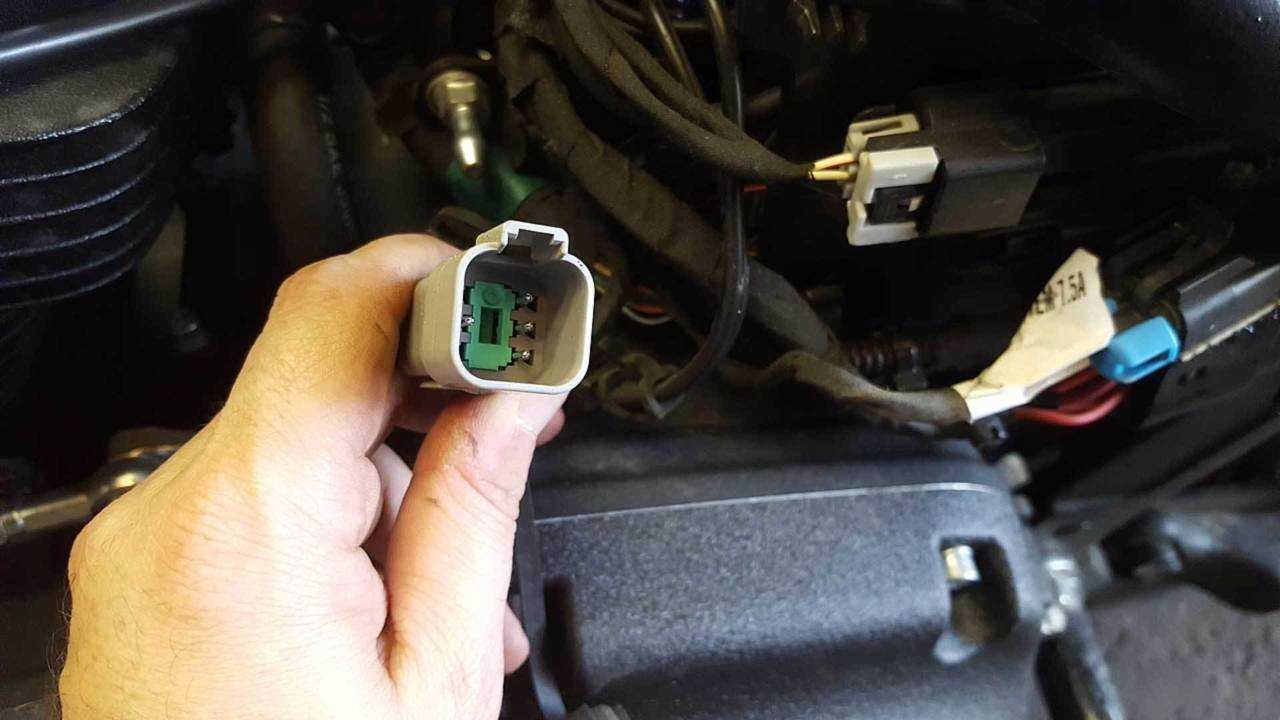 The accessory port. Just chilling out down there behind the side cover waiting for you to plug something into it. This is a really smart addition.